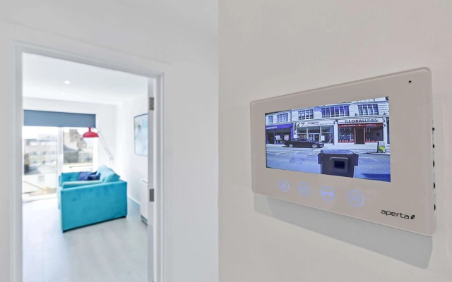 Right On : Bright On Apartment 1B | By My Getaways