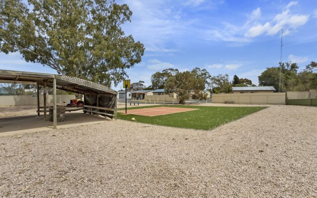 Costello Hotels - Moonta Bay Cabins