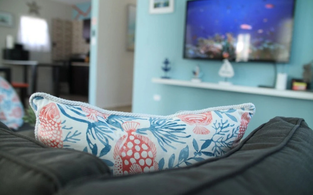Tropical Breeze Escapes Couples Studio