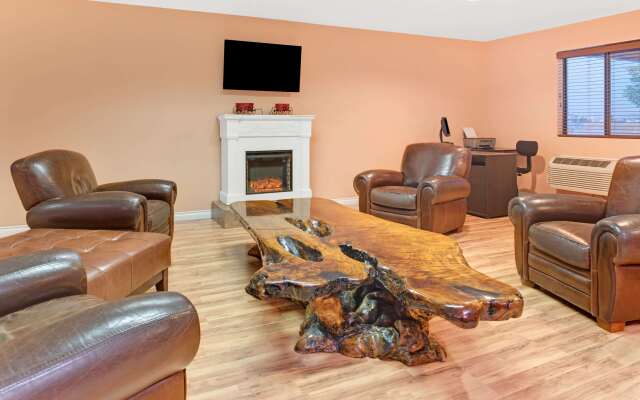 Super 8 by Wyndham Spokane/West