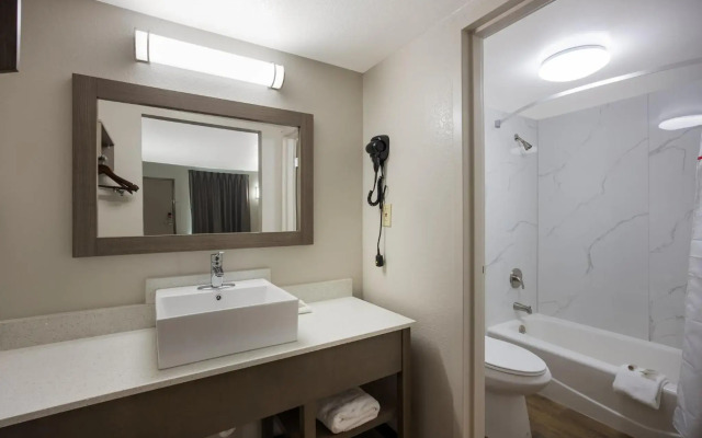 Red Roof Inn & Suites Thomasville