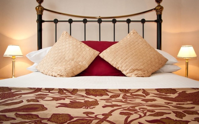 Holly-Wood Guest House