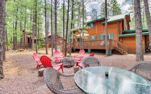 Near Dining, Hiking & Golf: Pinetop Log Cabin!