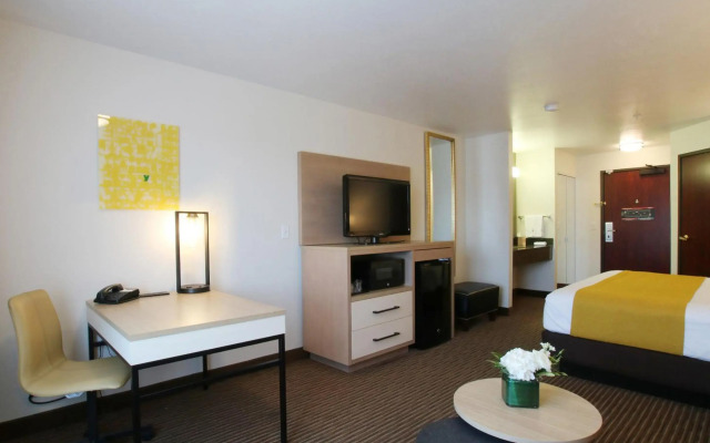 Oxford Suites Spokane Valley