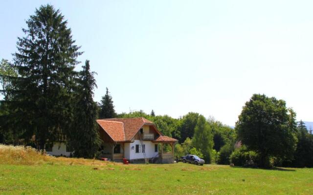 Dobrica Hunting Lodge