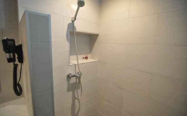 The Eight Ratvithi House