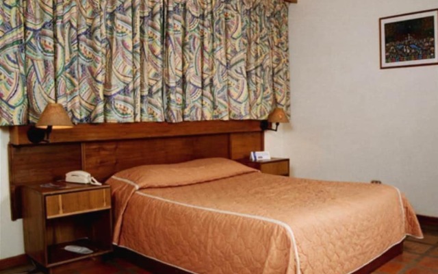 Howard Johnson Tinajeros