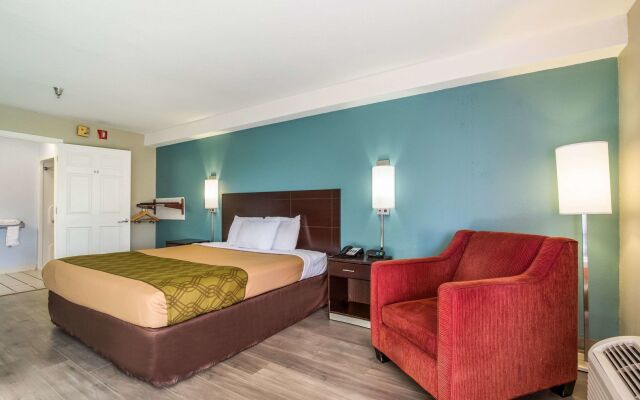 Econo Lodge Inn & Suites I-65