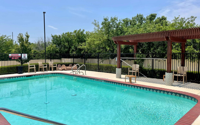 Best Western Roanoke Inn & Suites