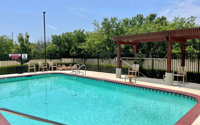 Best Western Roanoke Inn & Suites