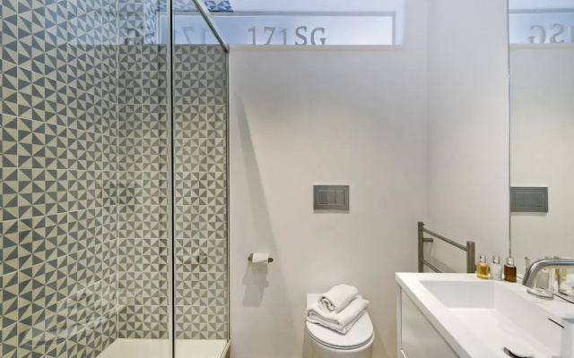 Stunning Bayswater Apartment Near Hyde Park by Underthedoormat