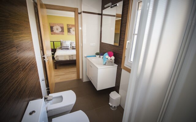 Adosado en 1a Línea.A 10 Kms de FOZ.