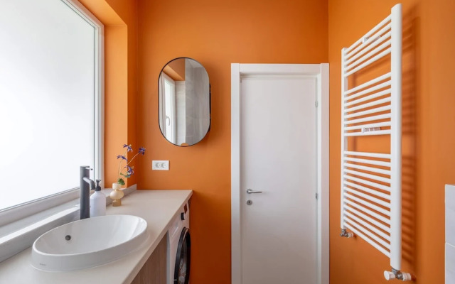 Playful & Bright 1BR near The Faculty of Law