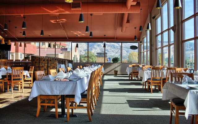 Holiday Inn Hotel & Suites Osoyoos, an IHG Hotel