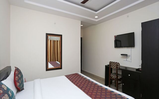 Hotel Sahu Near Kashi Vishwanath Temple Gate
