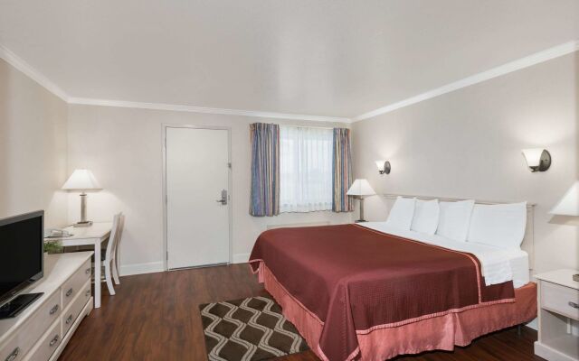 Monarch Valley Inn Marina at Monterey Bay