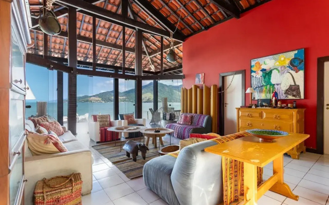 House With Private Beach in Porto Bello Mangaratiba
