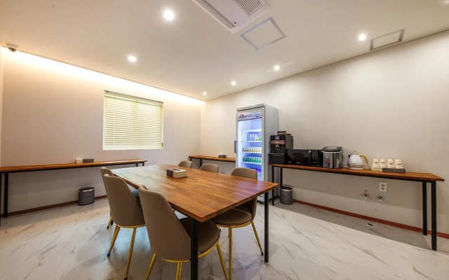 Gunsan Laonhaje Hotel