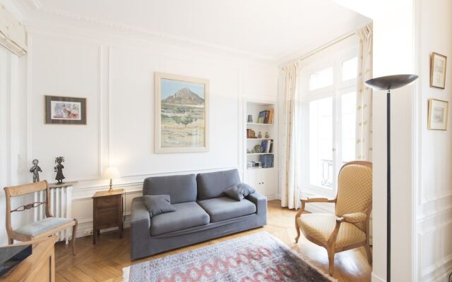 Elegance near Batignolles
