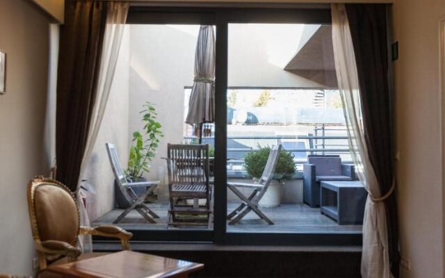 Hotel Diamonds and Pearls