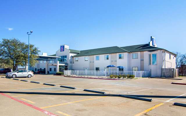 Motel 6 Terrell, TX