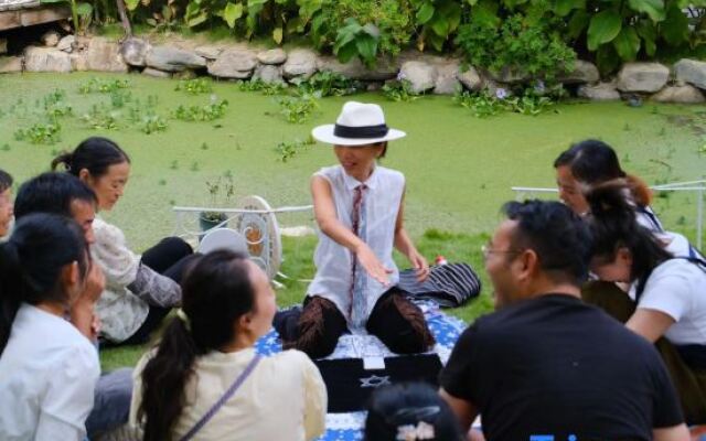 Bole Lakeview Hotel