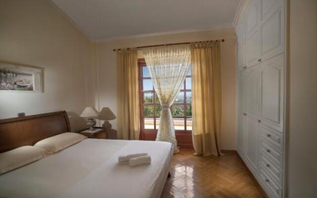 Villa Corina near the Airport