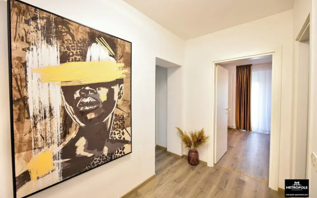 Metropole Apartments Central City