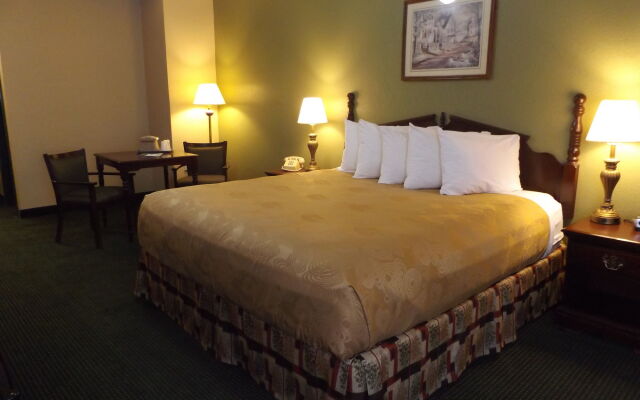 Angel Inn Near IMAX, a Travelodge by Wyndham