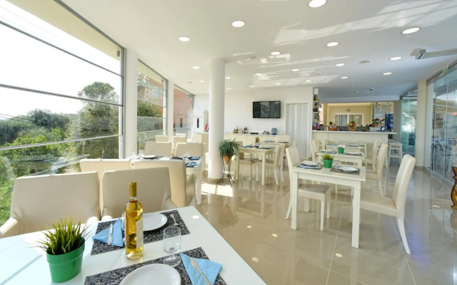 Palapart Gikas Suites And Studios