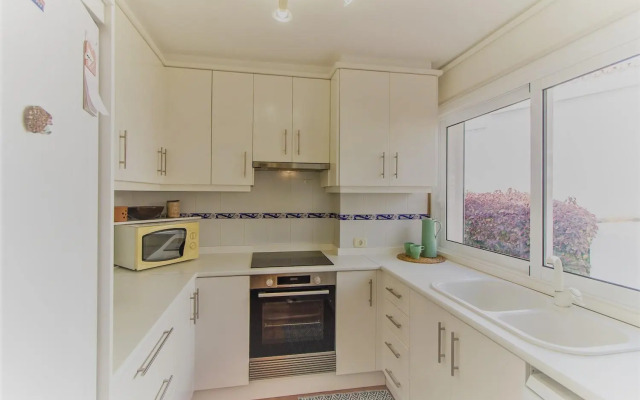 Villa in protected space in front of the sea