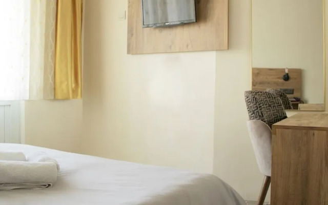 Parlak Otel