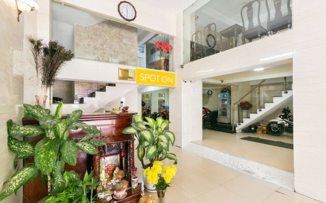 Quy Loc Hotel by OYO Rooms