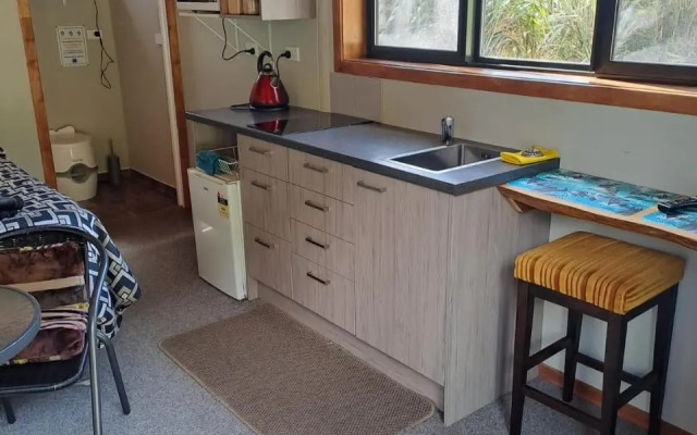 Kiwi Cabin and Homestay at Koru