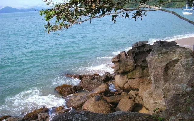 Apartamento novo com piscina, condomínio Ubatuba