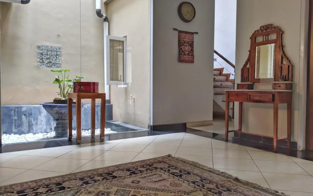 Chic Home Kemang by FLAT06