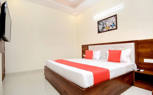 OYO 27061 Hotel Magnum