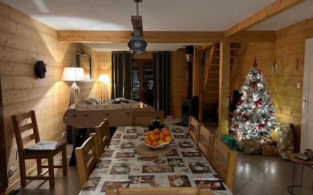 Chalet Casa de Monzel with 6-Person Jacuzzi & Panoramic View