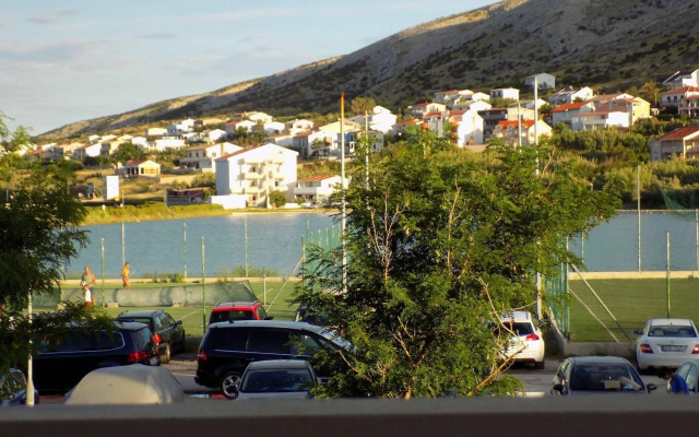 Rooms and apartments Galeb