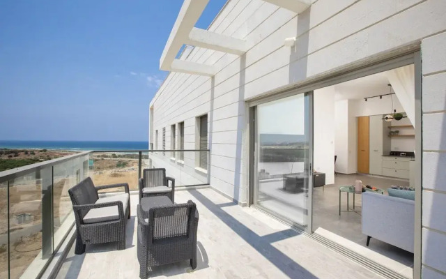 Stylish Penthouse near Akhziv Beach