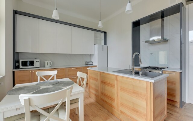 Grand Apartments