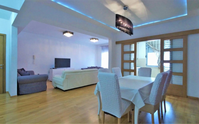 M&L Lux 3-bedroom apartment (sea view)