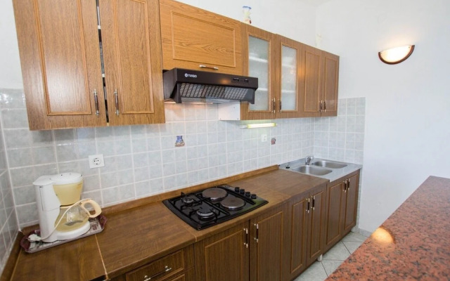David - 20m From the Beach With Parking - A1