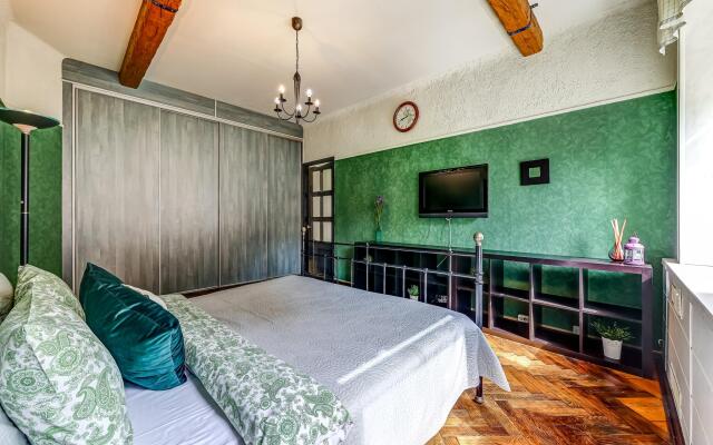 Веста Невский 131