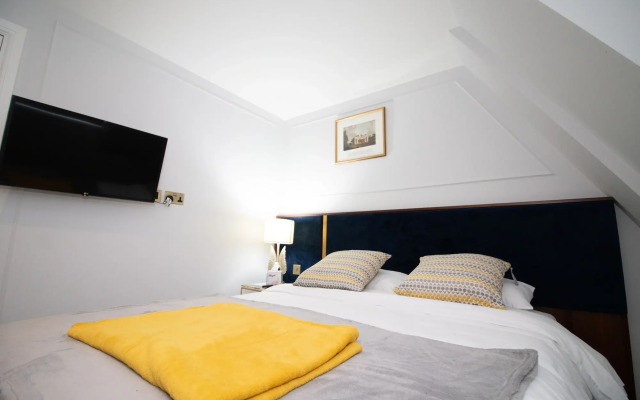 Three Falcons Hotel