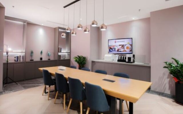 Homeinn Selected Hotel (Dalian Railway Station Youhao Square Metro Station)