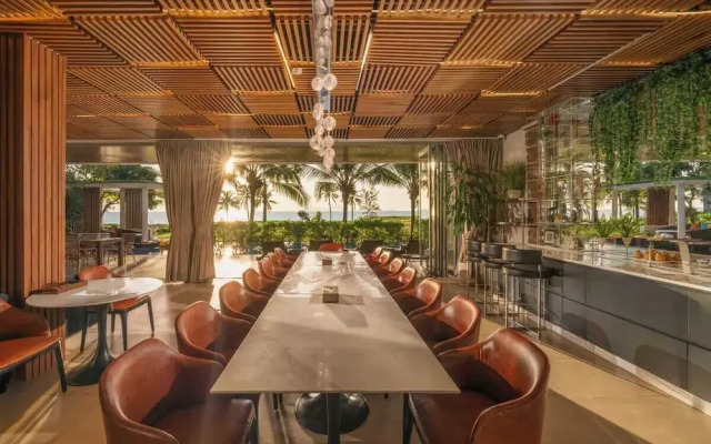8BR Beachfront Eden: Luxury Events & Getaways