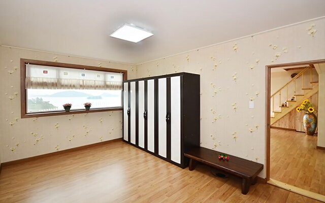 Yeosu Rainbow Pension