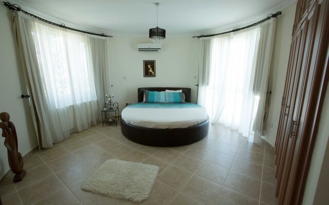 Captivating 5-bed Villa With Private Pool & Garden