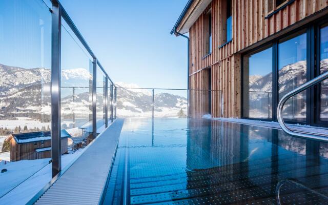 Luxury Chalet With Pool and Sauna Near Ski Lift